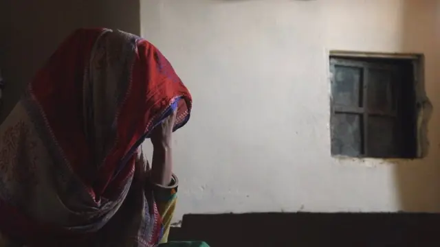 पति के घर से निकलते ही ससुर करता था गंदी हरकत, बहू ने पुलिस से लगाई इंसाफ की गुहार पति के घर से निकलते ही ससुर करता था गंदी हरकत, बहू ने पुलिस से लगाई इंसाफ की गुहार