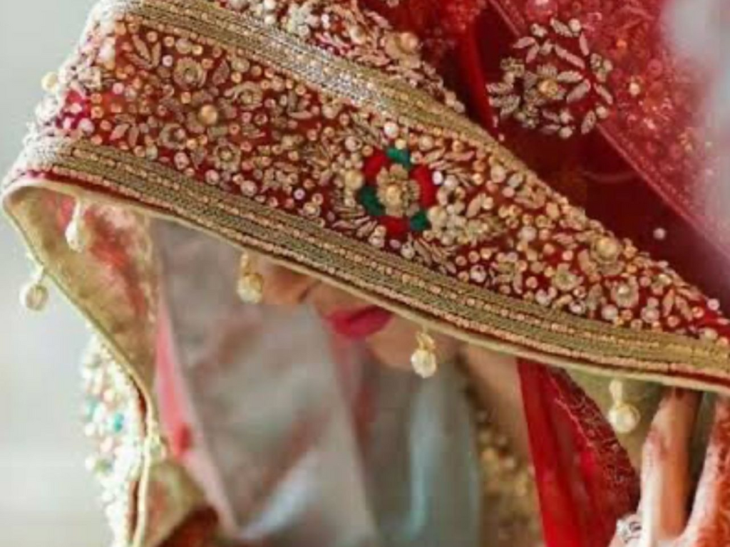 शादी की पहली रात खुला ऐसा राज, जिसे सुनते ही टूट गया भरोसा… 24 घंटे के भीतर ही पति-पत्नी पहुंच गए कोर्ट.. शादी की पहली रात खुला ऐसा राज, जिसे सुनते ही टूट गया भरोसा… 24 घंटे के भीतर ही पति-पत्नी पहुंच गए कोर्ट..