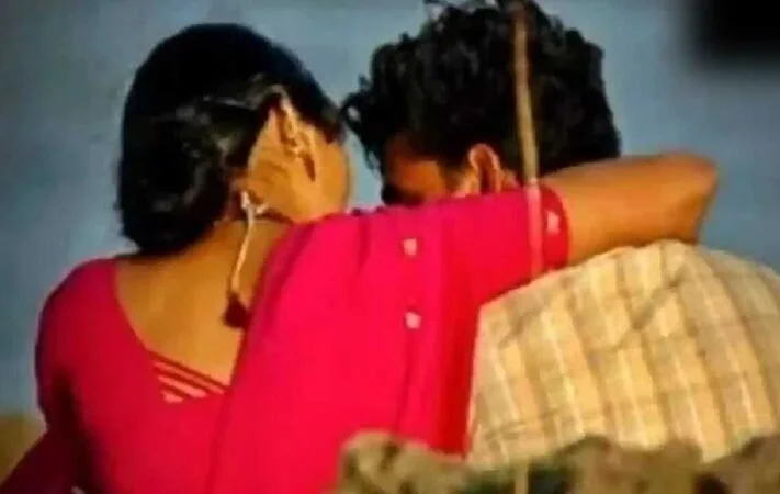 दोस्ती को लगा बड़ा धोखा! दोस्त की पत्नी संग भागा युवक, थाने में महिला ने सुनाया ऐसा फैसला कि सब रह गए दंग. दोस्ती को लगा बड़ा धोखा! दोस्त की पत्नी संग भागा युवक, थाने में महिला ने सुनाया ऐसा फैसला कि सब रह गए दंग.