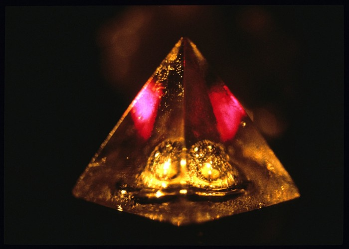 Vastu Tips: घर में इस जगह रखें Vastu Pyramid! मान्यताओं के अनुसार बढ़ सकती है Positive Energy और सुख-समृद्धि.. Vastu Tips: घर में इस जगह रखें Vastu Pyramid! मान्यताओं के अनुसार बढ़ सकती है Positive Energy और सुख-समृद्धि..