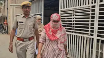 ₹2 करोड़ की कथित उगाही केस में नया मोड़: गिरफ्तार नर्स ने 65 वर्षीय डॉक्टर पर लगाए गंभीर आरोप, पुलिस जांच जारी,, ₹2 करोड़ की कथित उगाही केस में नया मोड़: गिरफ्तार नर्स ने 65 वर्षीय डॉक्टर पर लगाए गंभीर आरोप, पुलिस जांच जारी,,