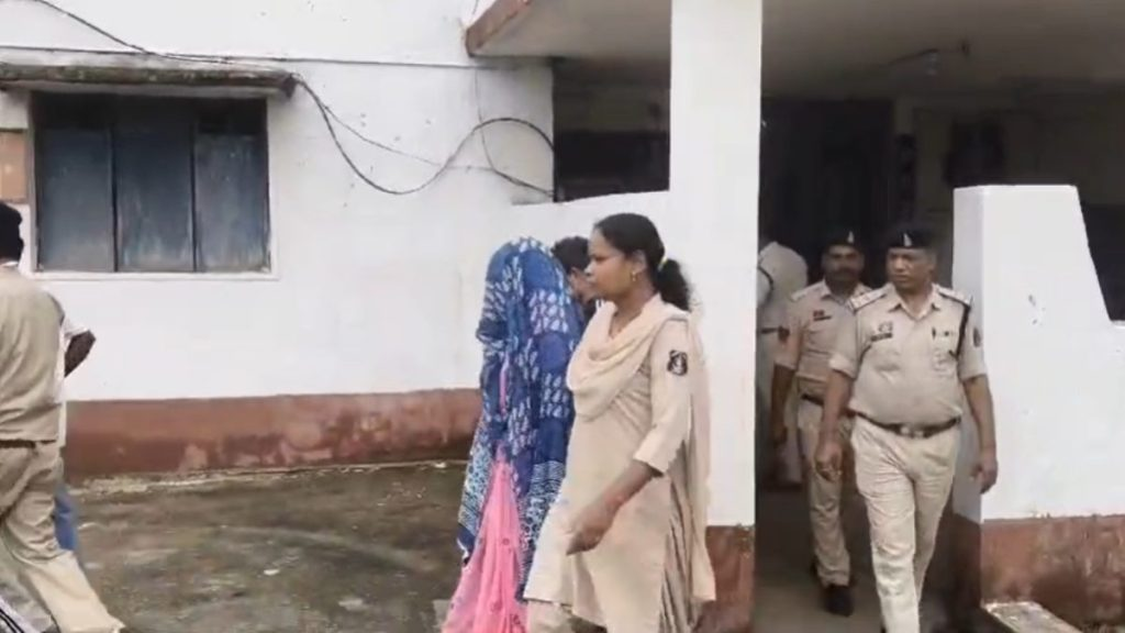 24 घंटे में पुलिस की बड़ी कामयाबी, बुजुर्ग हत्याकांड का खुलासा; बहू निकली साजिशकर्ता.. 24 घंटे में पुलिस की बड़ी कामयाबी, बुजुर्ग हत्याकांड का खुलासा; बहू निकली साजिशकर्ता..