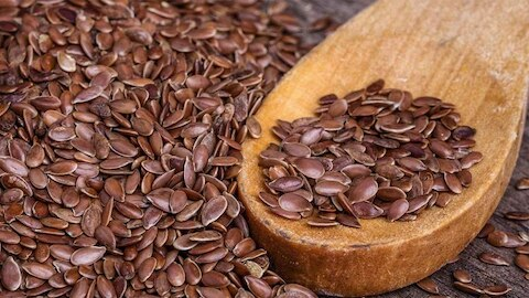 अलसी के फायदे: वजन घटाने से लेकर दिल की सेहत तक, जानिए इसे खाने का सही तरीका और नुकसान…