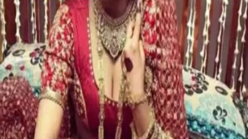 सुहागरात पर दुल्हन ने पति को दी ऐसी धमकी, दूल्हे के उड़ गए होश; तीन रातों तक चलता रहा खौफ.. सुहागरात पर दुल्हन ने पति को दी ऐसी धमकी, दूल्हे के उड़ गए होश; तीन रातों तक चलता रहा खौफ..