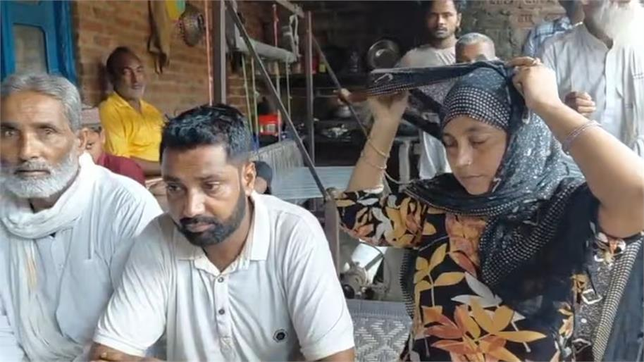 अजब रिश्ता: 3 बच्चों की मां ने 6 बच्चों के पिता से किया निकाह, अब 9 बच्चों के साथ बसाएंगे नई गृहस्थी अजब रिश्ता: 3 बच्चों की मां ने 6 बच्चों के पिता से किया निकाह, अब 9 बच्चों के साथ बसाएंगे नई गृहस्थी