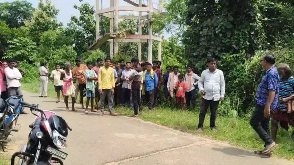  पत्नी को वापस पाने की चाह में नरबलि; पड़ोसी की हत्या कर शव का सिर पूजा घर में दफनाया, पत्नी को वापस पाने की चाह में नरबलि; पड़ोसी की हत्या कर शव का सिर पूजा घर में दफनाया,