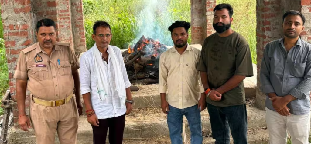 आखिरी सांस तक बेटे का इंतजार करती रही बुजुर्ग मां, मौत के बाद भी नहीं पहुंचा बेटा; समाजसेवियों ने किया अंतिम संस्कार.. आखिरी सांस तक बेटे का इंतजार करती रही बुजुर्ग मां, मौत के बाद भी नहीं पहुंचा बेटा; समाजसेवियों ने किया अंतिम संस्कार..
