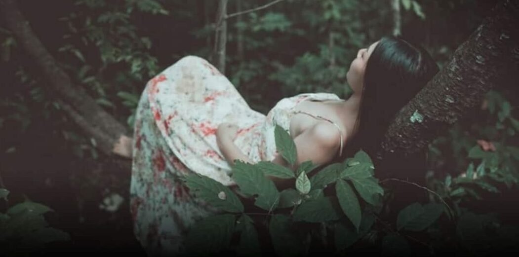 अमेरिका में अंतिम संस्कार से ठीक पहले जिंदा हुई महिला, लोगों ने दोबारा से पहुंचाया हॉस्पिटल.. अमेरिका में अंतिम संस्कार से ठीक पहले जिंदा हुई महिला, लोगों ने दोबारा से पहुंचाया हॉस्पिटल..