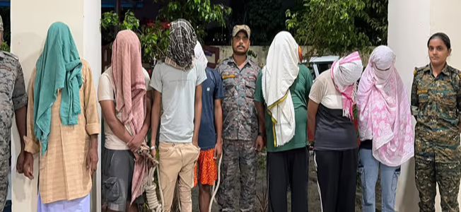 मुजफ्फरपुर में सेक्स रैकेट: का बड़ा खुलासा, 7 आरोपी गिरफ्तार, 2 नाबालिग बच्चियां बरामद मुजफ्फरपुर में सेक्स रैकेट: का बड़ा खुलासा, 7 आरोपी गिरफ्तार, 2 नाबालिग बच्चियां बरामद