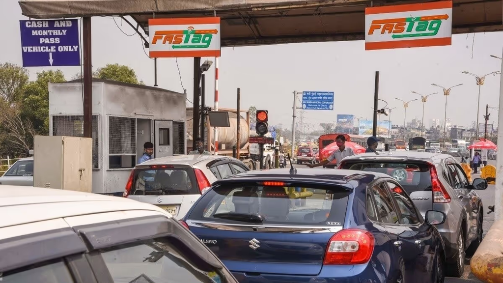 FASTag Annual Pass: 1 करोड़ से ज्यादा लोगों ने लिया पास, ₹3,075 में 200 टोल क्रॉसिंग की सुविधा, जानें कौन ले सकता है और आवेदन का तरीका. FASTag Annual Pass: 1 करोड़ से ज्यादा लोगों ने लिया पास, ₹3,075 में 200 टोल क्रॉसिंग की सुविधा, जानें कौन ले सकता है और आवेदन का तरीका.