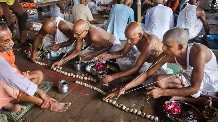 मौत से पहले ही अपना पिंडदान: कर लेते हैं लोग, गया के इस मंदिर में 3 दिन तक चलती है खास परंपरा. मौत से पहले ही अपना पिंडदान: कर लेते हैं लोग, गया के इस मंदिर में 3 दिन तक चलती है खास परंपरा.