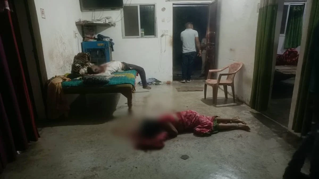 छत्तीसगढ़ में खूनी वारदात से दहशत! घर में मां-बेटे की हत्या, बेटी जिंदगी और मौत से जूझ रही; अपने ही रिश्तेदार पर शक छत्तीसगढ़ में खूनी वारदात से दहशत! घर में मां-बेटे की हत्या, बेटी जिंदगी और मौत से जूझ रही; अपने ही रिश्तेदार पर शक