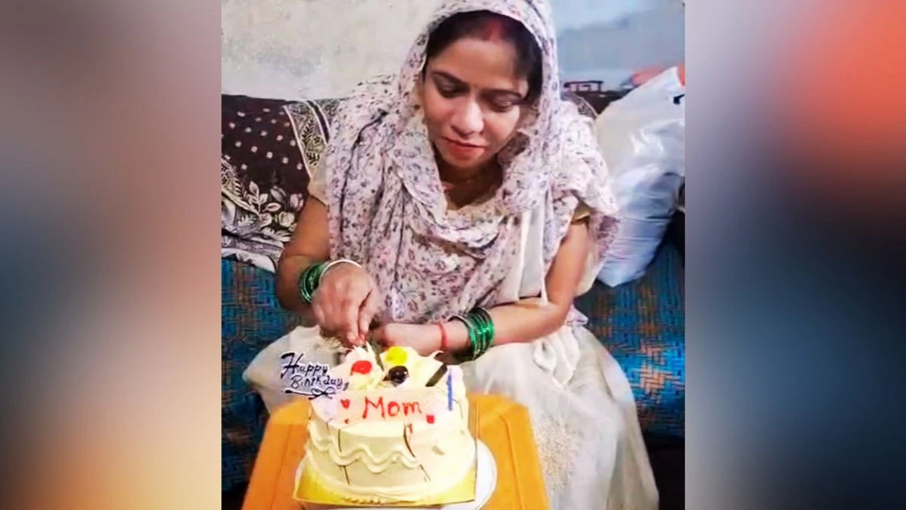 झांसी में जन्मदिन पर केक काटने के अगले दिन महिला की संदिग्ध मौत, पति ने बताया आत्महत्या तो भाई ने जताई हत्या की आशंका. झांसी में जन्मदिन पर केक काटने के अगले दिन महिला की संदिग्ध मौत, पति ने बताया आत्महत्या तो भाई ने जताई हत्या की आशंका.