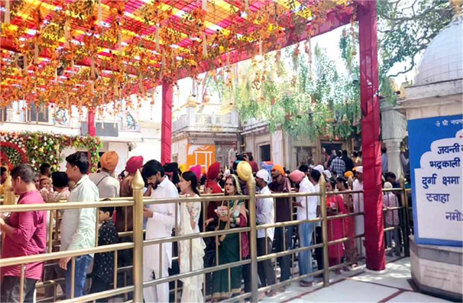 बिलासपुर में मां नयना देवी का दरबार ऑस्ट्रेलिया और थाईलैंड के फूलों से सजा, नवरात्रों में 22 घंटे होंगे दर्शन. बिलासपुर में मां नयना देवी का दरबार ऑस्ट्रेलिया और थाईलैंड के फूलों से सजा, नवरात्रों में 22 घंटे होंगे दर्शन.