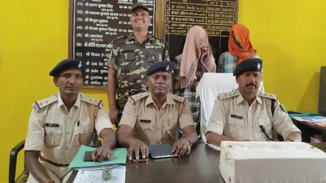 बच्चा चोर होने के शक में राम कच्छप लोहरा की पीटकर हत्या, जंगल में फेंका शव; दो आरोपी गिरफ्तार. बच्चा चोर होने के शक में राम कच्छप लोहरा की पीटकर हत्या, जंगल में फेंका शव; दो आरोपी गिरफ्तार.