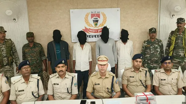 पूजा पंडाल से लौट रही महिला के साथ रास्ते में क्या हुआ? खेत में शव मिलने के बाद 72 घंटे में खुला मामला, चार गिरफ्तार पूजा पंडाल से लौट रही महिला के साथ रास्ते में क्या हुआ? खेत में शव मिलने के बाद 72 घंटे में खुला मामला, चार गिरफ्तार