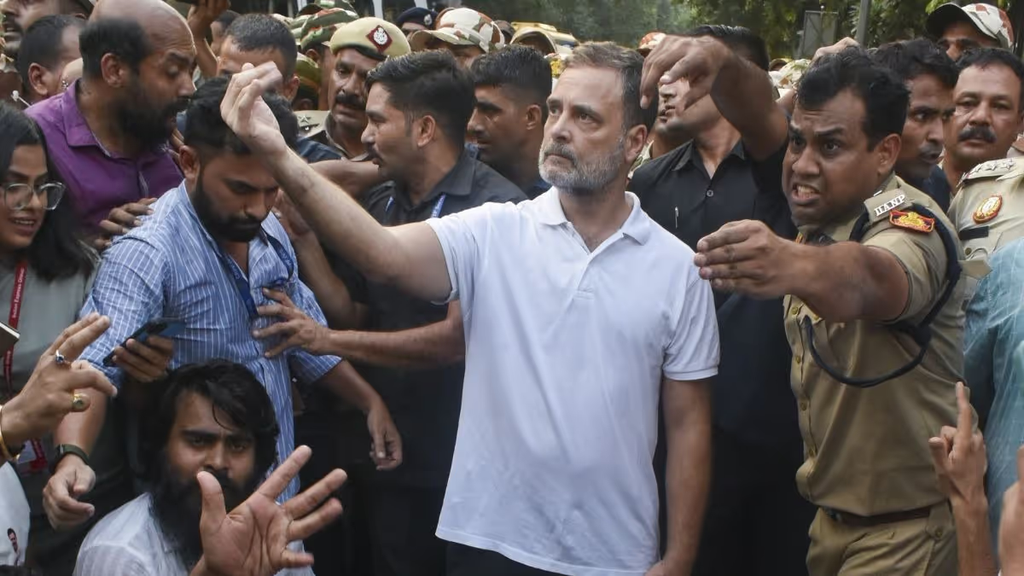 राहुल गांधी की ‘गुरिल्ला: पॉलिटिक्स’ की क्यों हो रही चर्चा? अचानक एक्शन से सड़क तक कैसे बदली रणनीति. राहुल गांधी की ‘गुरिल्ला: पॉलिटिक्स’ की क्यों हो रही चर्चा? अचानक एक्शन से सड़क तक कैसे बदली रणनीति.
